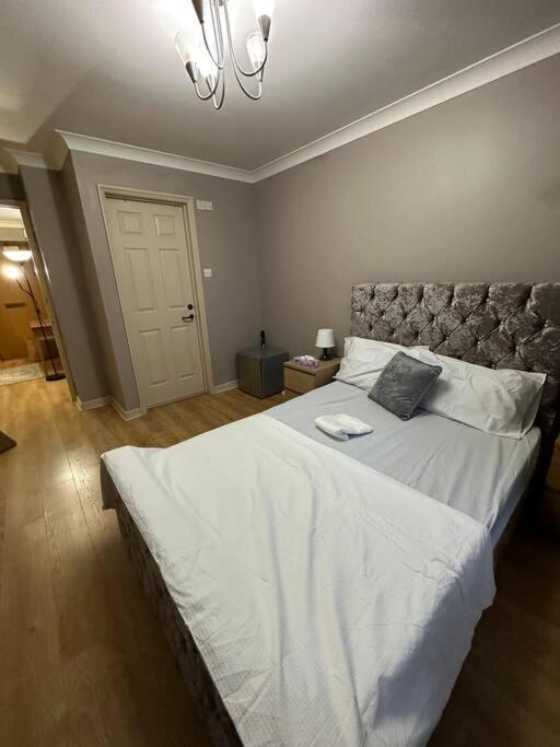 A 2 Standard Bedrooms Flat Londýn Exteriér fotografie