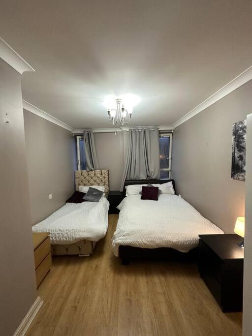A 2 Standard Bedrooms Flat Londýn Exteriér fotografie