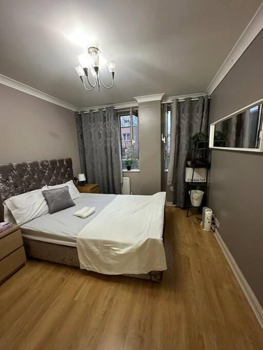A 2 Standard Bedrooms Flat Londýn Exteriér fotografie