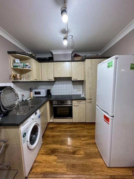 A 2 Standard Bedrooms Flat Londýn Exteriér fotografie