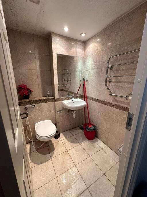 A 2 Standard Bedrooms Flat Londýn Exteriér fotografie